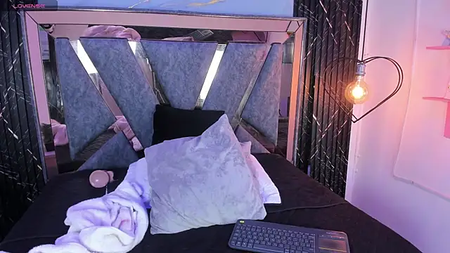 Snapshot of _charlotte_quee_ chatting on 04/04/26, 03:07 charlotte quee online show from 04/04/26, 03:07