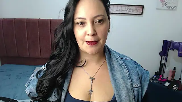 Snapshot of Veroniicabbw_ chatting on 06/04/26, 01:38 Veroniicabbw online show from 06/04/26, 01:38