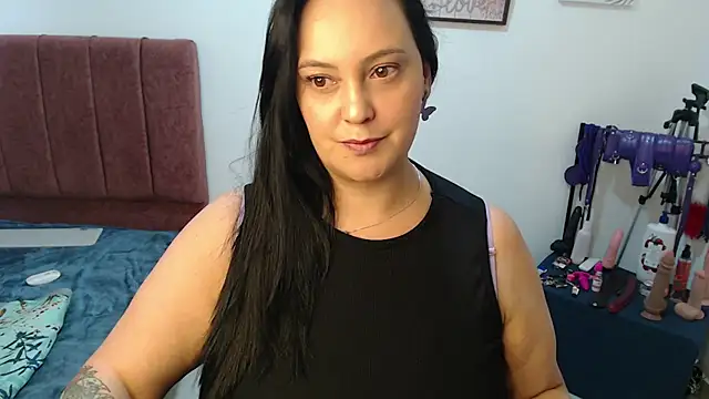 Snapshot of Veroniicabbw_ chatting on 06/14/26, 01:56 Veroniicabbw online show from 06/14/26, 01:56