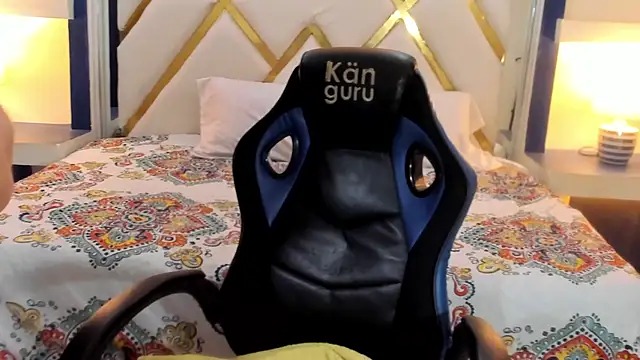 justkarlitaa online show from 04/10/26, 01:45