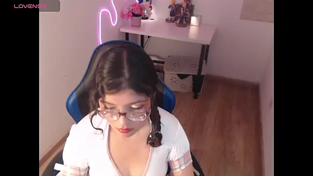 Snapshot of sweetie_lisa chatting on 04/06/26, 07:37 sweetie lisa online show from 04/06/26, 07:37