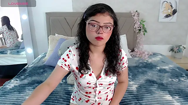 Snapshot of sweetie_lisa chatting on 04/07/26, 07:59 sweetie lisa online show from 04/07/26, 07:59