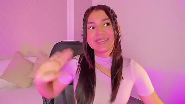 Snapshot of cristin_collins chatting on 04/14/26, 08:47 cristin collins online show from 04/14/26, 08:47