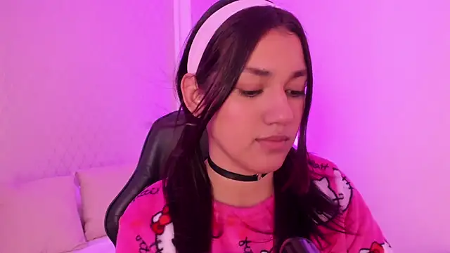 Snapshot of cristin_collins chatting on 04/10/26, 08:05 cristin collins online show from 04/10/26, 08:05