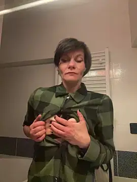 DtPORNBITCH online show from 04/13/26, 12:25