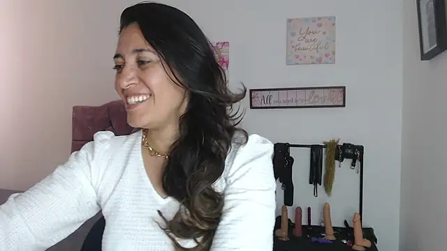 Snapshot of violeta_scott chatting on 06/15/26, 02:39 violeta scott online show from 06/15/26, 02:39
