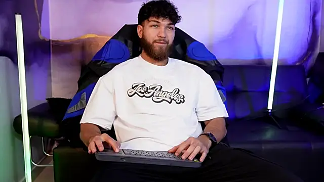 Oliver Dallas1 online show from 05/13/26, 06:09