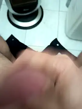 Snapshot of gabry21e5 chatting on 04/08/26, 08:27 gabry21e5 online show from 04/08/26, 08:27