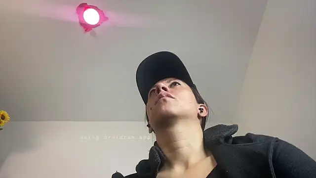 Snapshot of ItsAmara chatting on 04/10/26, 01:29 ItsAmara online show from 04/10/26, 01:29