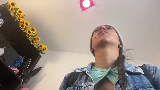 Snapshot of ItsAmara chatting on 04/11/26, 06:22 ItsAmara online show from 04/11/26, 06:22