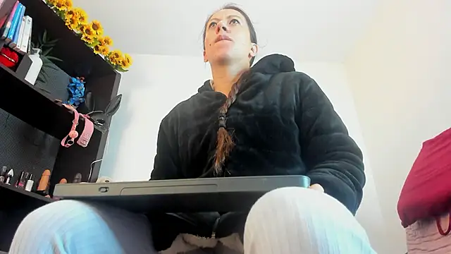 Snapshot of ItsAmara chatting on 03/25/26, 01:32 ItsAmara online show from 03/25/26, 01:32