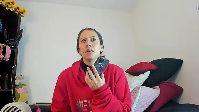 Snapshot of ItsAmara chatting on 03/24/26, 01:33 ItsAmara online show from 03/24/26, 01:33