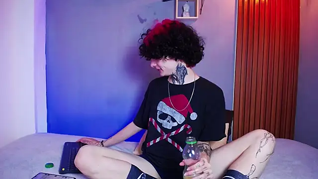 JuneBlake  online show from 04/05/26, 06:58