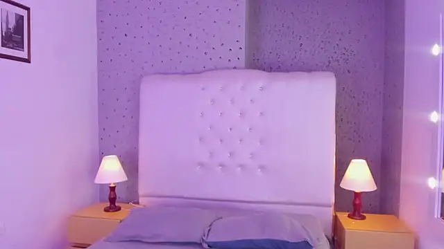 Snapshot of EmmaCame chatting on 04/14/26, 11:21 EmmaCame online show from 04/14/26, 11:21