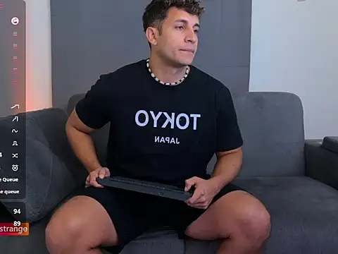 Snapshot of apolo_strange chatting on 03/30/26, 12:23 apolo strange online show from 03/30/26, 12:23