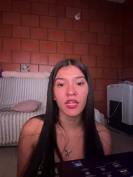 Snapshot of xayah_cute chatting on 04/13/26, 06:28 xayah cute online show from 04/13/26, 06:28