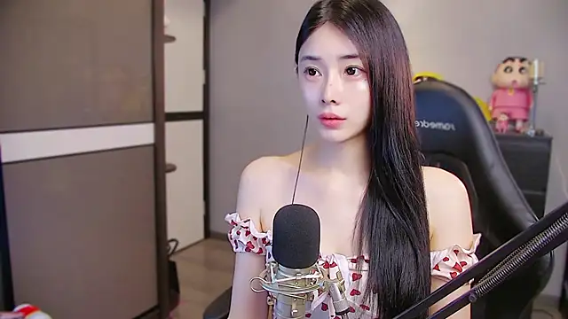 Snapshot of XiaoYuBao- chatting on 06/11/26, 02:11 XiaoYuBao- online show from 06/11/26, 02:11