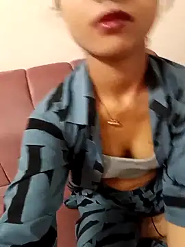 Snapshot of ritika_gupta02 chatting on 04/10/26, 03:41 ritika gupta02 online show from 04/10/26, 03:41