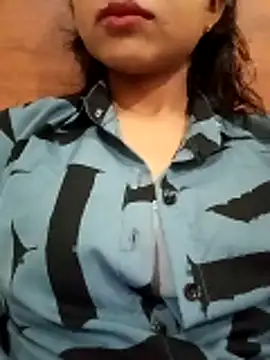 Snapshot of ritika_gupta02 chatting on 03/31/26, 08:33 ritika gupta02 online show from 03/31/26, 08:33