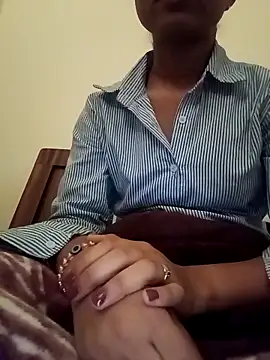 Snapshot of ritika_gupta02 chatting on 04/12/26, 09:45 ritika gupta02 online show from 04/12/26, 09:45