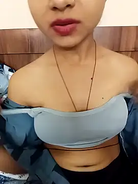 Snapshot of ritika_gupta02 chatting on 04/04/26, 03:13 ritika gupta02 online show from 04/04/26, 03:13