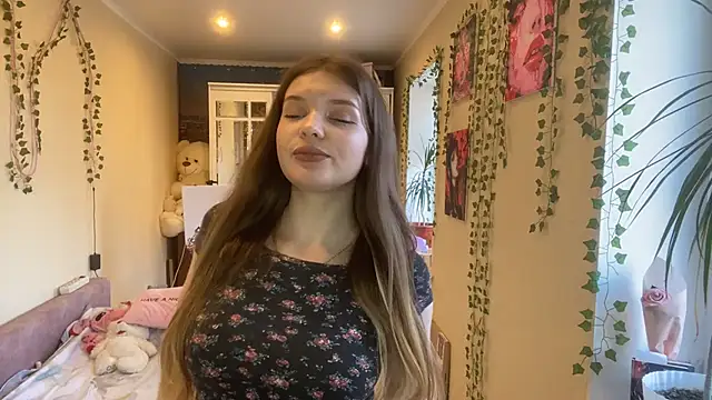 Lily  Moon  online show from 03/22/26, 11:56