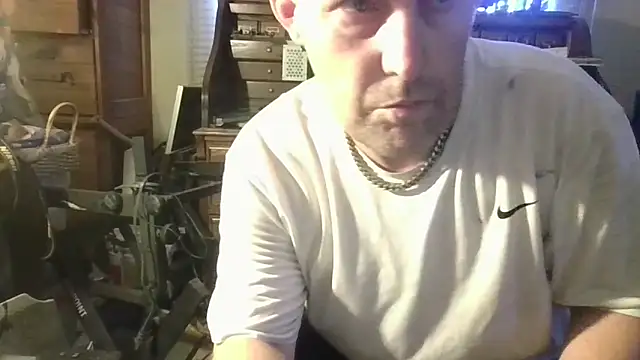 Snapshot of strokingjoe14585 chatting on 05/26/26, 11:25 strokingjoe14585 online show from 05/26/26, 11:25