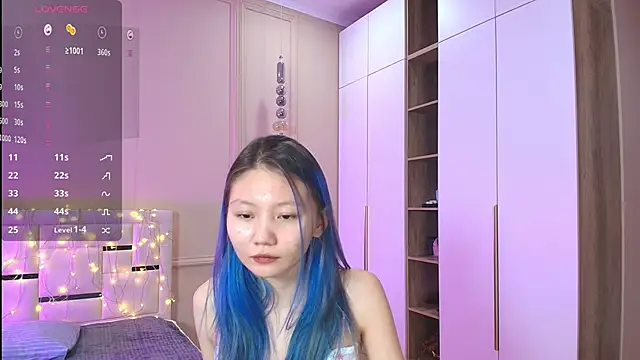 Snapshot of mimi_m00n chatting on 04/08/26, 08:21 mimi m00n online show from 04/08/26, 08:21