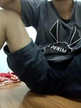 Sunny-yy online show from 04/05/26, 10:49