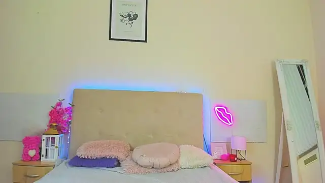 MelanieCuty online show from 04/22/26, 05:14