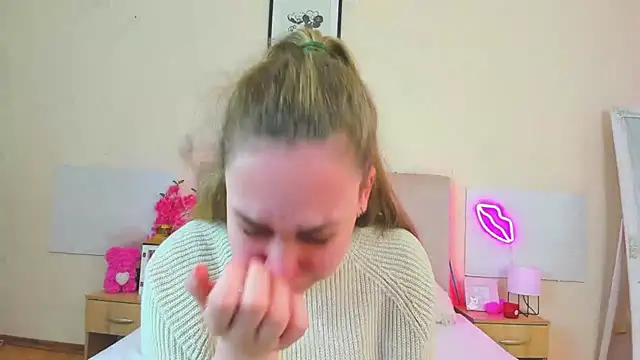 MelanieCuty online show from 04/21/26, 05:14