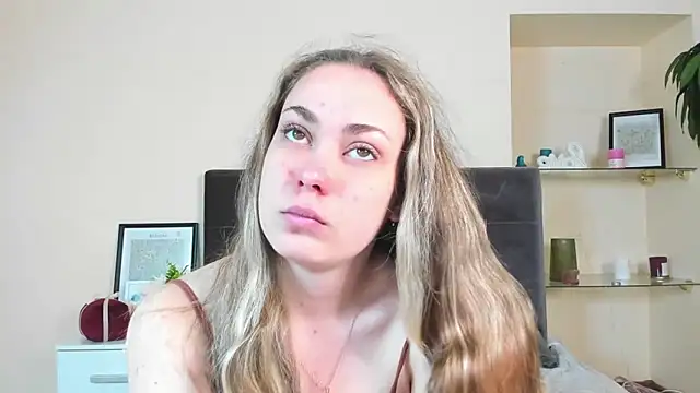 MelanieCuty online show from 04/07/26, 05:31