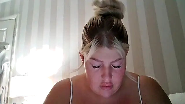 Snapshot of Lexi_Laura chatting on 04/18/26, 08:20 Lexi Laura online show from 04/18/26, 08:20