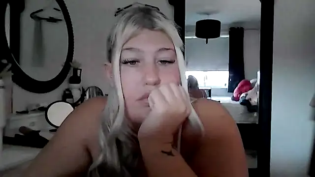 Snapshot of Lexi_Laura chatting on 03/13/26, 01:49 Lexi Laura online show from 03/13/26, 01:49