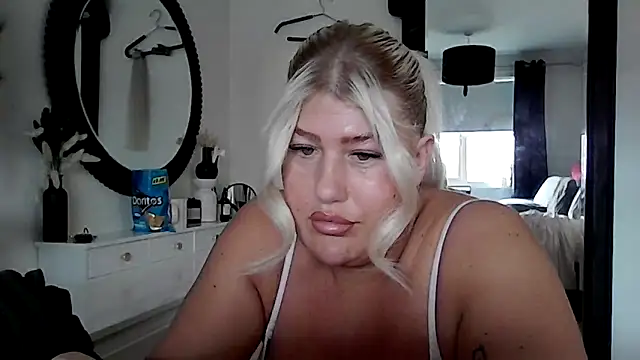 Snapshot of Lexi_Laura chatting on 04/03/26, 12:11 Lexi Laura online show from 04/03/26, 12:11