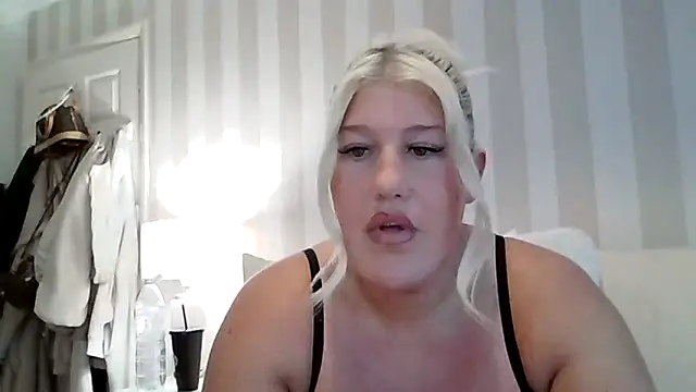 Snapshot of Lexi_Laura chatting on 05/12/26, 07:53 Lexi Laura online show from 05/12/26, 07:53