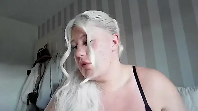 Snapshot of Lexi_Laura chatting on 05/14/26, 06:43 Lexi Laura online show from 05/14/26, 06:43