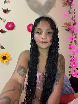 Snapshot of SpidderSecret chatting on 04/06/26, 01:45 SpidderSecret online show from 04/06/26, 01:45