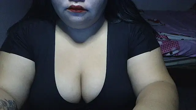 prettycarla  online show from 05/02/26, 12:49