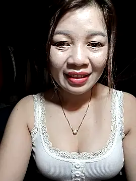 Yiyi102300 online show from 04/07/26, 02:30