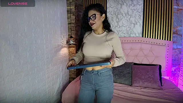 AishaCambell  online show from 05/01/26, 11:04