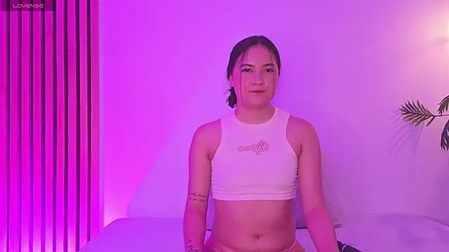 EmmaLopez11 online show from 05/05/26, 11:46