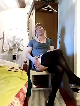 stephie83 online show from 04/01/26, 03:42