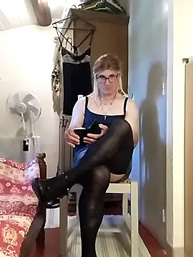 stephie83 online show from 05/17/26, 03:56
