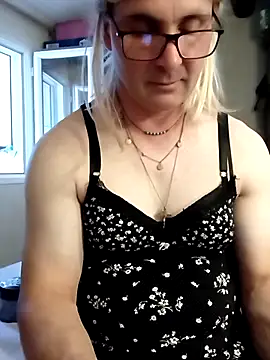 Snapshot of stephie83 chatting on 06/10/26, 03:35 stephie83 online show from 06/10/26, 03:35