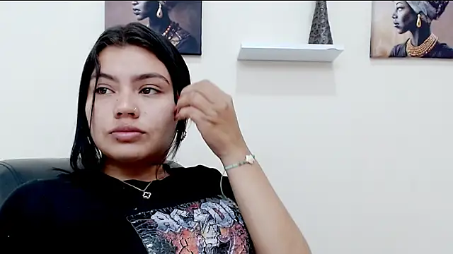 hotlatinaluna23 online show from 04/20/26, 01:45