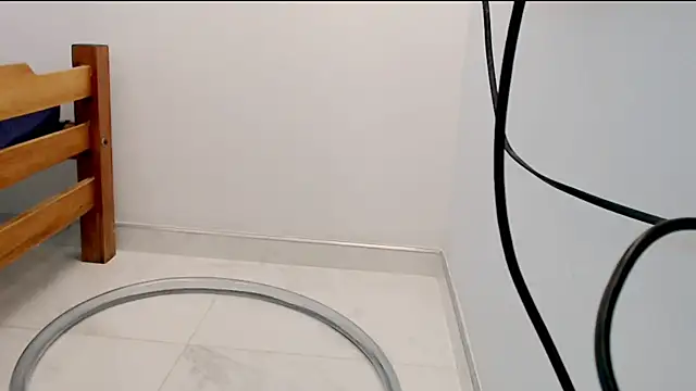 hotlatinaluna23 online show from 05/20/26, 01:41