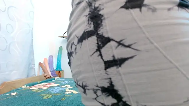 hotlatinaluna23 online show from 05/13/26, 02:24