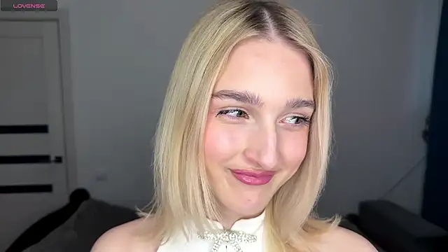 SweetiLun online show from 04/14/26, 03:17