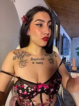 Snapshot of Zeyra_pink chatting on 04/14/26, 05:01 Zeyra pink online show from 04/14/26, 05:01